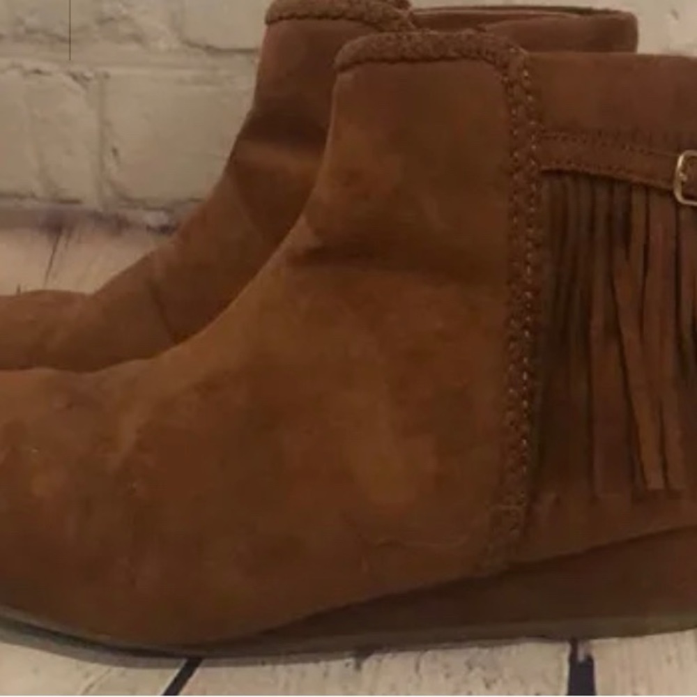 Tan/brown fringe boots